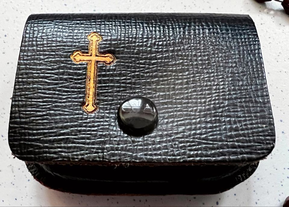 Alter Rosenkranz/ Handarbeit in Ledertasche in Sankt Wolfgang