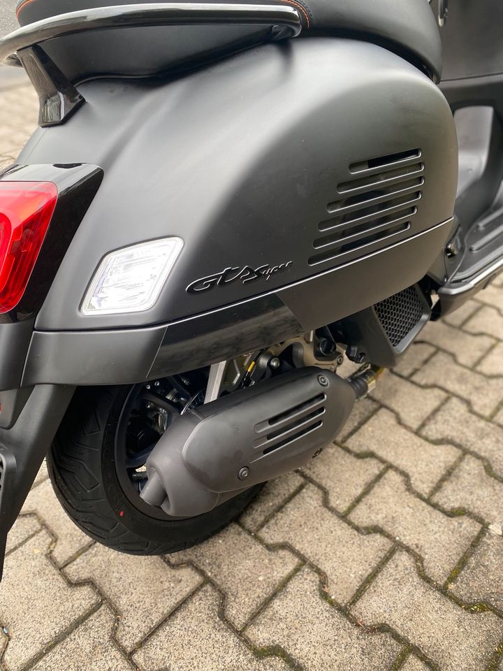 Vespa GTS HPE 125 SuperSport RST NOTTE  ITALY   TWM in Eschborn