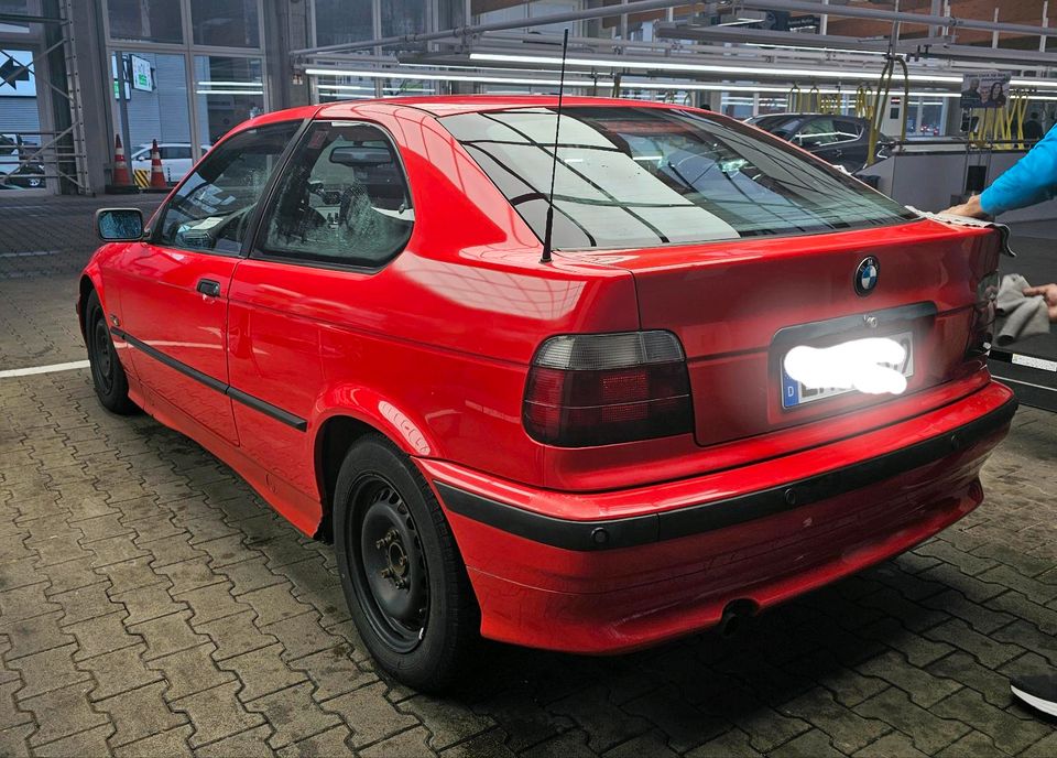 BMW E36 COMPACT 1,6 rot in Breckerfeld
