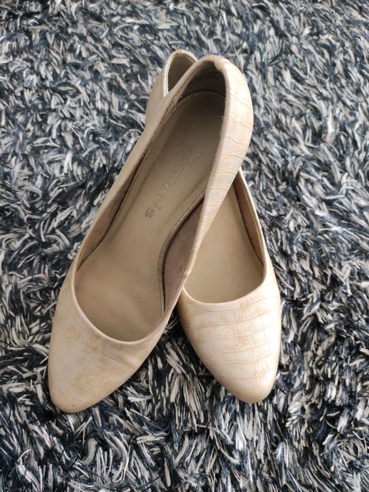 Tamaris Schuhe Pumps 38 gold beige w.Neu in Weinsberg