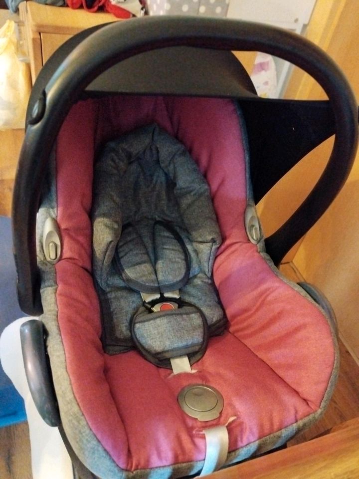 Maxi Cosi mit Isofix Station EasyFix in Oelsnitz / Vogtland