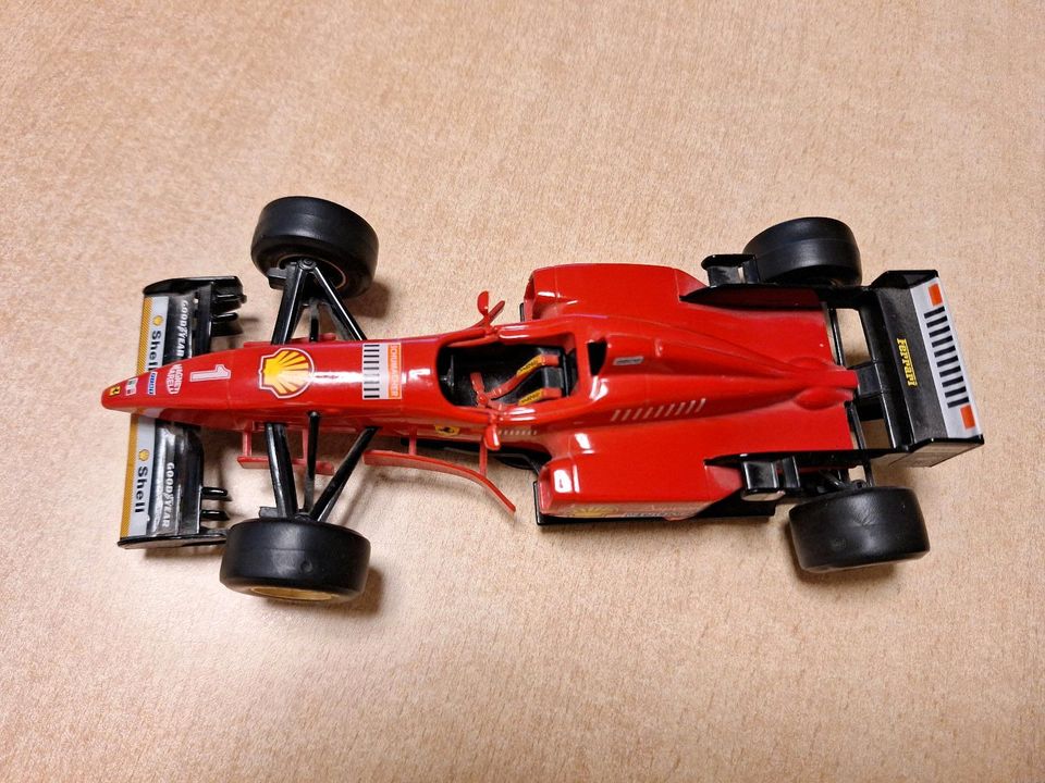 Modellauto Burago Ferrari F 310 1:24 in Apolda