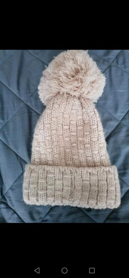 Hallhuber Mütze Beanie Bommel Beige Winter in Köln - Kalk | eBay  Kleinanzeigen ist jetzt Kleinanzeigen