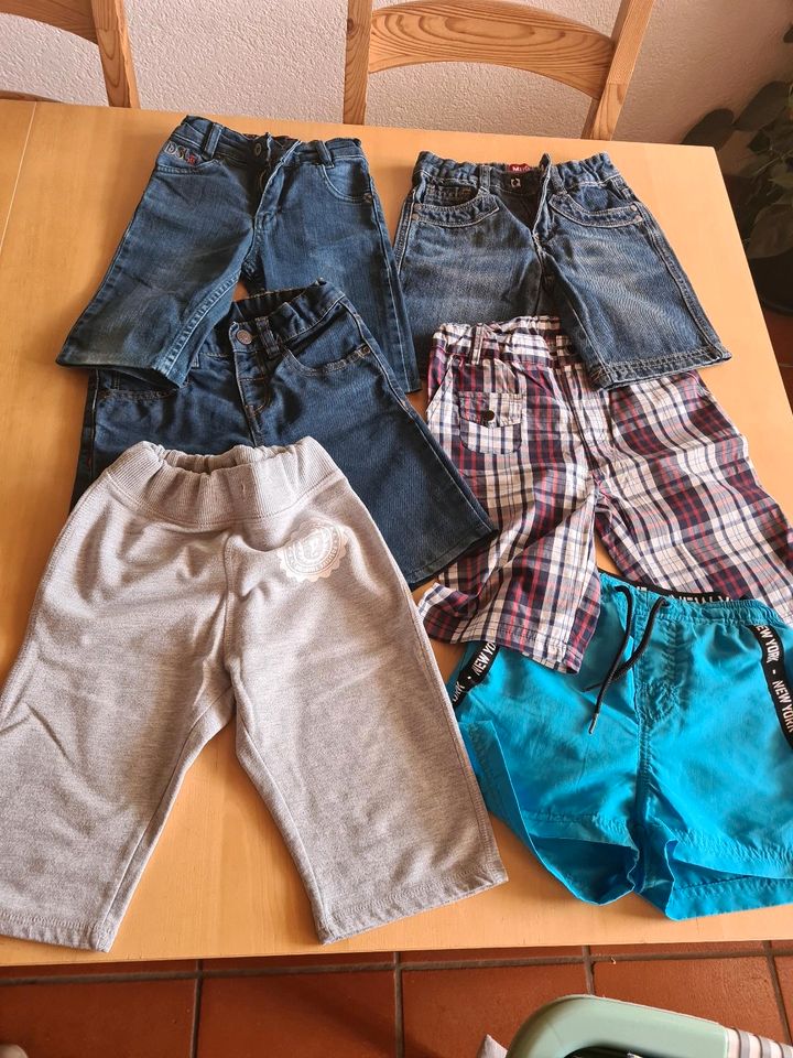 Jeans shorts kurze Hose Badehose 110 in Markt Schwaben