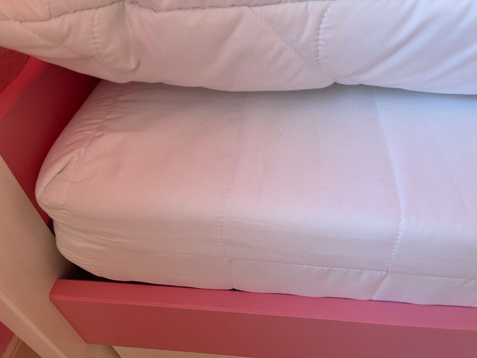 NEU Ausziehbett Tagesbett Kiefer massiv weiss/rosa 90 x 200 in Frankfurt am Main