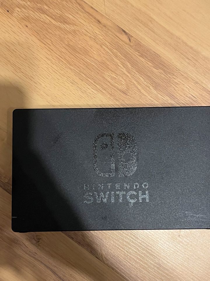 Nintendo Switch Mario Edition + OVP + SD Karte + 2 Spiele in Falkensee