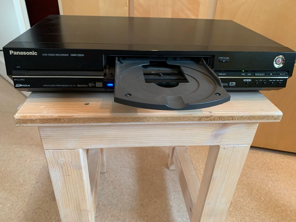 DVD-HDD Recorder Panasonic DMR-E85H in Maierhöfen