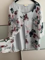Bluse in eisblau mit Blumenmuster Bayern - Neu Ulm Vorschau