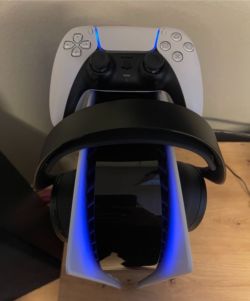 PS 5 slim neuwertig mit Controller und Headset in Stutensee