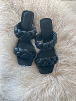 Highheels , Flipflops mit Pelzbömmelchen, etc. Nordrhein-Westfalen - Bottrop Vorschau