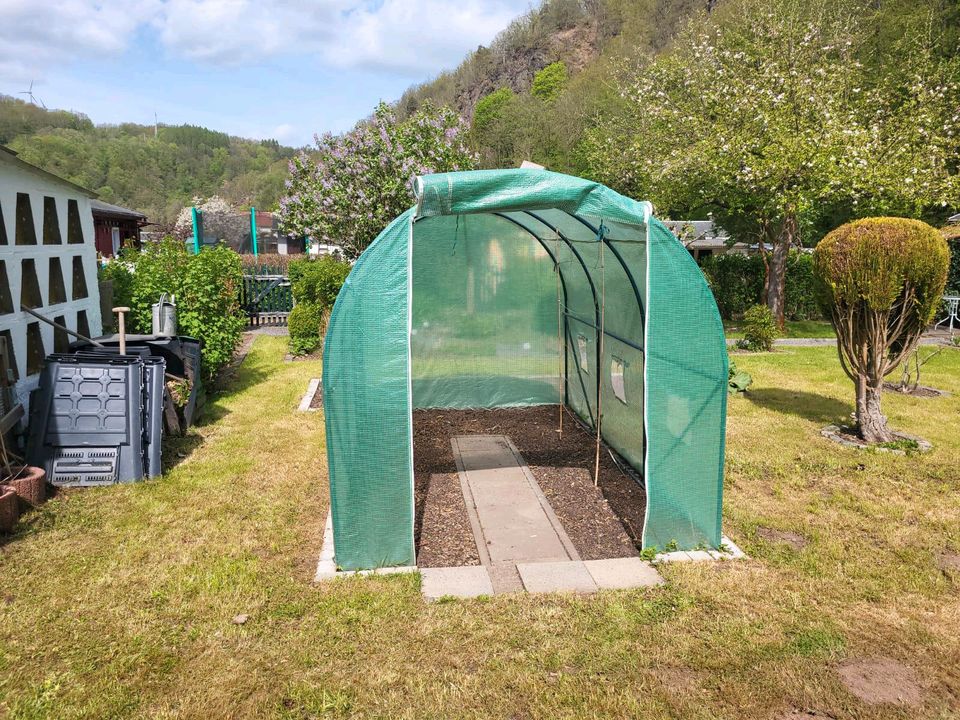 Garten (ca 500qm) in sonniger Lage mit massiver Laube  im Müglitz in Glashütte