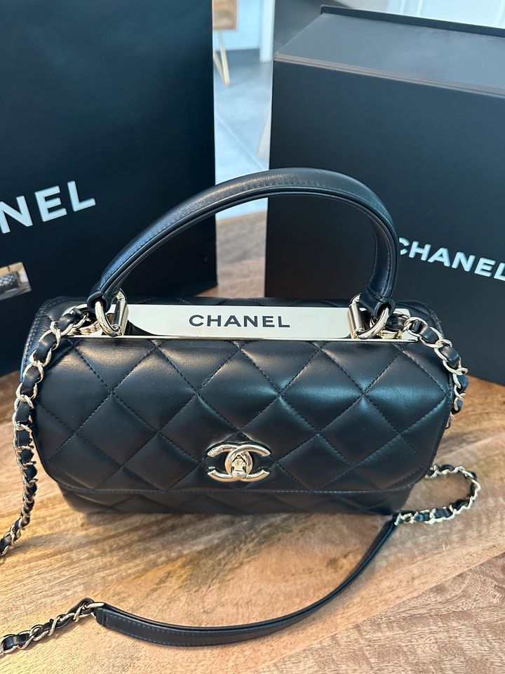 Chanel Pattentasche mit Griff in Neumünster