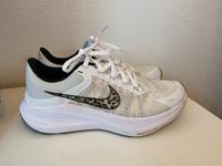Nike Winflo 8 Premium Weiß Leopard (Damen) Hessen - Marburg Vorschau