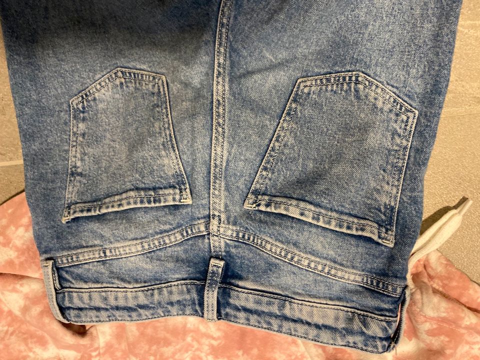 Jeans h u m 140 Mädchen in Teisendorf