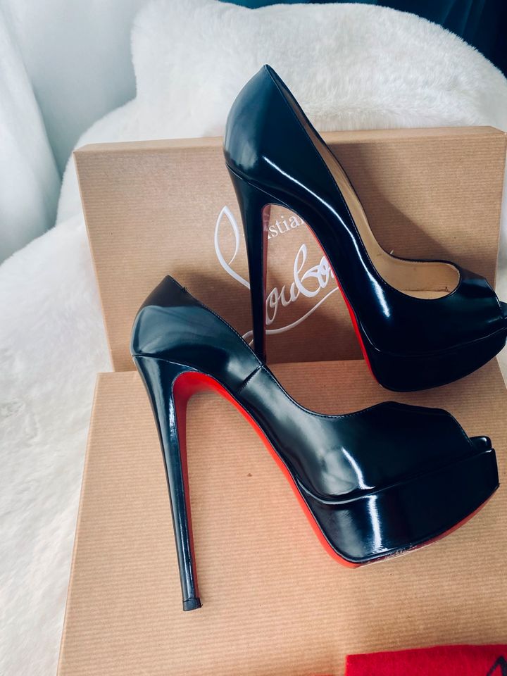 Christian Louboutin Pumps Gr. 37,5 in Bad Saulgau