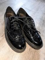 Schuh Jana Lyralochung schwarz Lack. Größe 39 Nordrhein-Westfalen - Porta Westfalica Vorschau