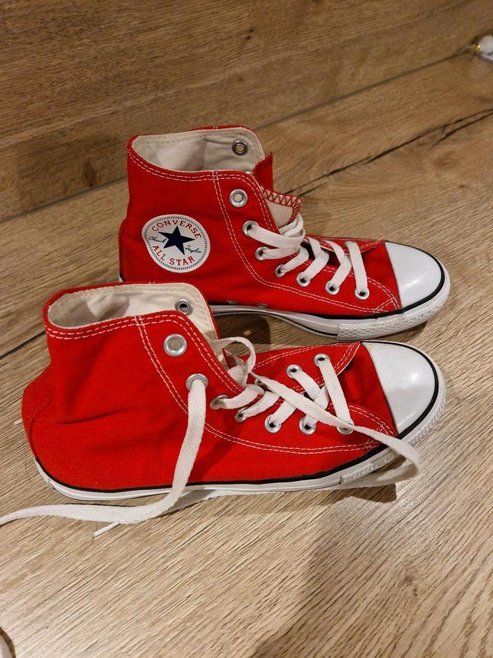 Convers Chucks rot Gr.38 in Roding