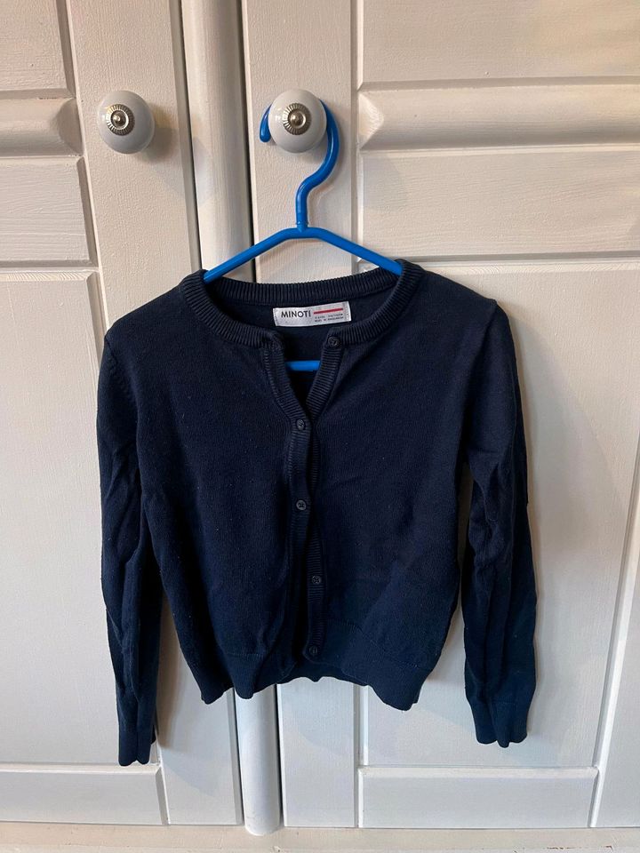 ♥️Süße♥️ Mädchen Strickjacke dunkelblau Gr. 110/116 in Plön 