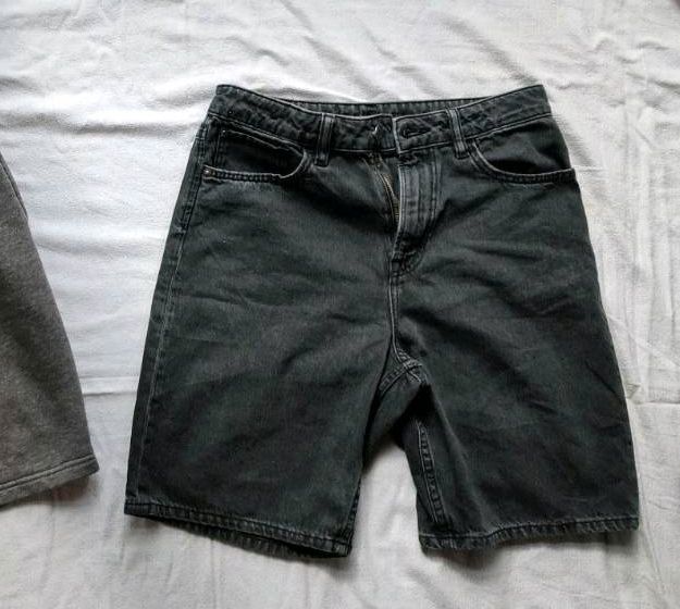 Kurze Hose Shorts 152 H&M schwarz in Burghaun