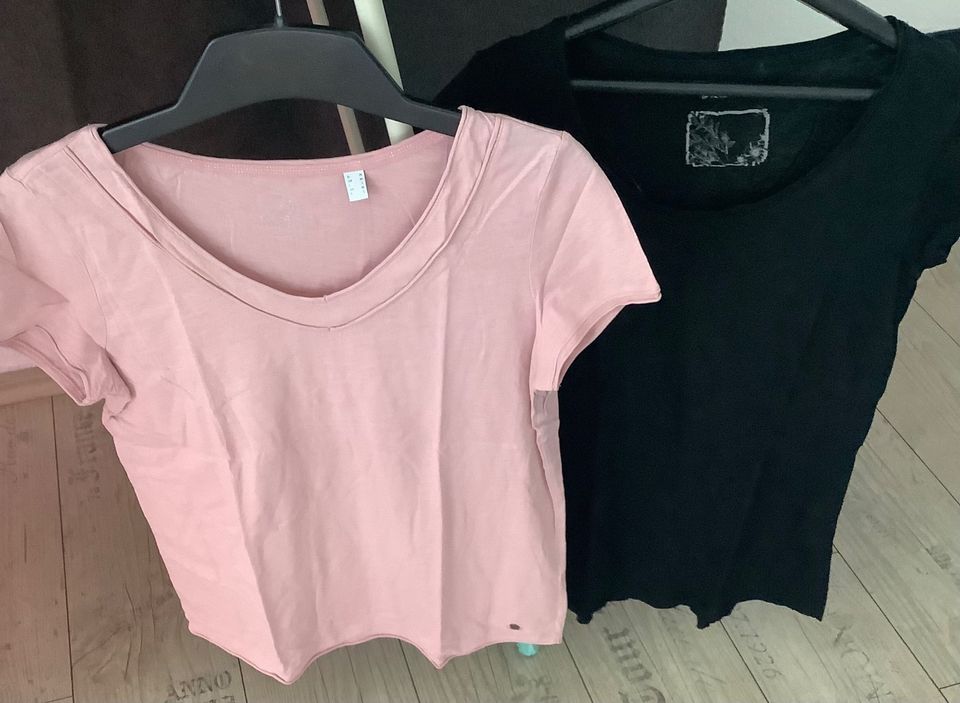 T Shirts/Blusen/Tops in Velbert