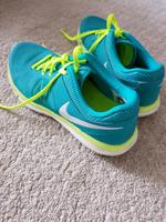 Nike Sportschuh grün blau Gr. 39 Hessen - Bad Camberg Vorschau