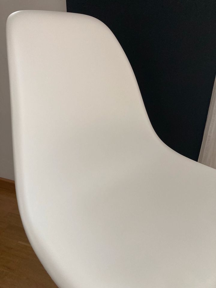 VITRA Eames Plastic Chair, weiß in Hanau