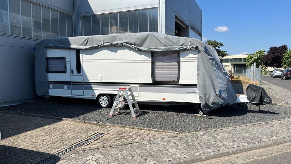 Wohnwagen Hobby Excelsior 650 UFf Modell 2009 in Niedernberg