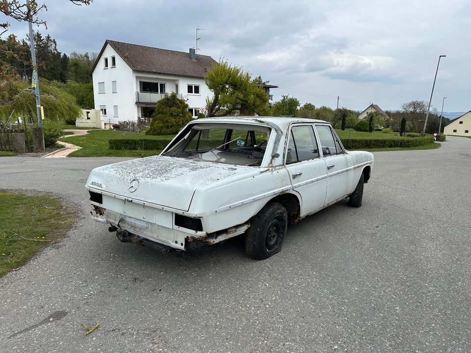 Mercedes /8 W115 200 D Ersatzteilspender Oldtimer Diesel in Unterwaldhausen