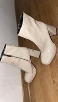Stiefel von bershka Frankfurt am Main - Seckbach Vorschau