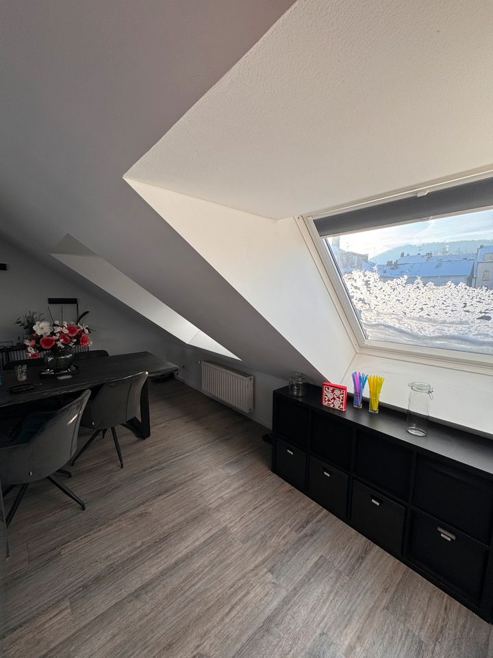 Modernisiert Teilmöblierte 3,5 Zimmer Wohnung in Wuppertal in Wuppertal