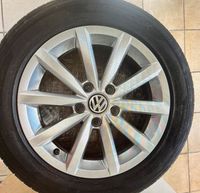 Orig.VW Sommerkompletträder Alu 205/55 R16 94H für Golf DOT1421 Niedersachsen - Stuhr Vorschau