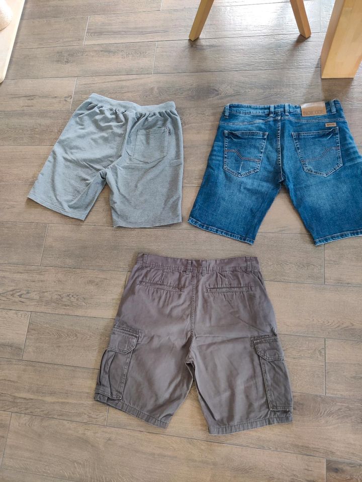 Kurze Hosen/Shorts, Gr. M in Diepholz