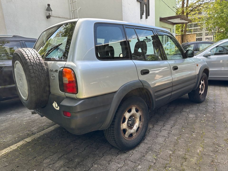 Toyota Rav 4 - 2.0 - 4x4 -Tüv auf Wunsch Neu GGAP in München