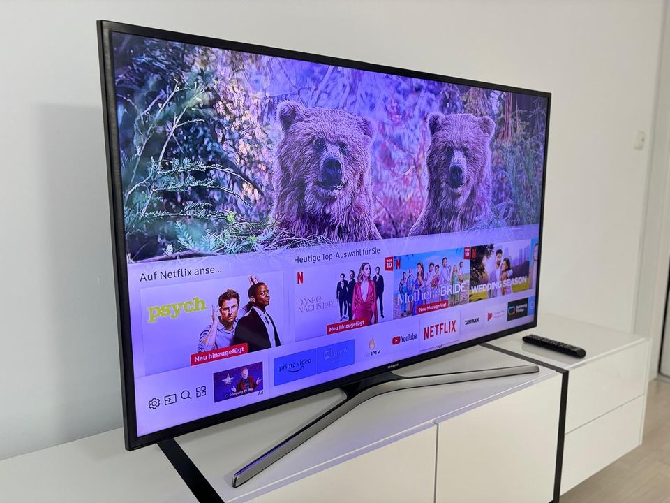 Samsung SMART TV 49 Zoll UHD 4K LED Fernseher in Markgröningen
