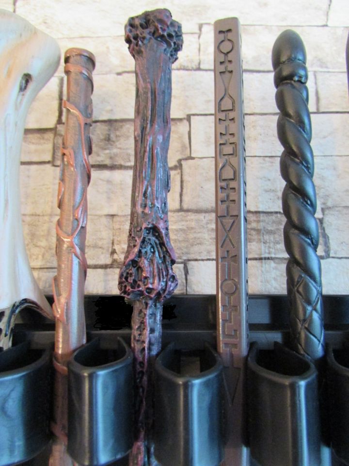 Harry Potter Zauberstäbe (33-39 cm+Metal Kern)+Wandhalterung in Simbach