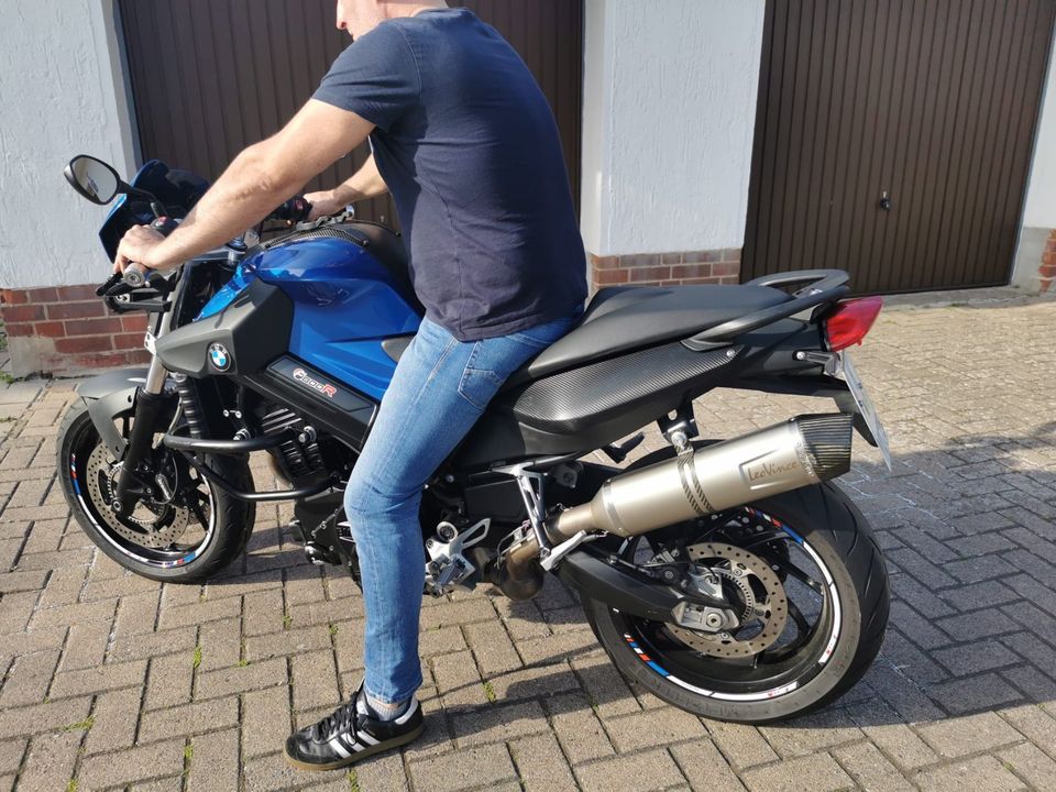 BMW BMW F800R - Top Zustand, wenig KM, Heizgriffe, LeoVince Auspu in Seelze