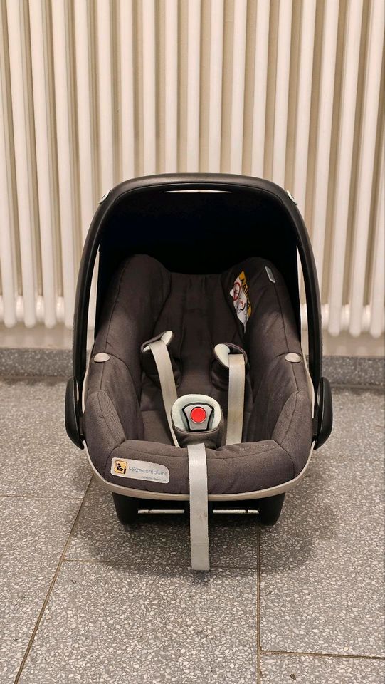 Maxi Cosi Pebble Plus kindersitz babyschale i-size in Düsseldorf