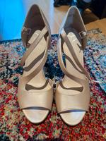 High Heels einen Tag getragen Düsseldorf - Benrath Vorschau
