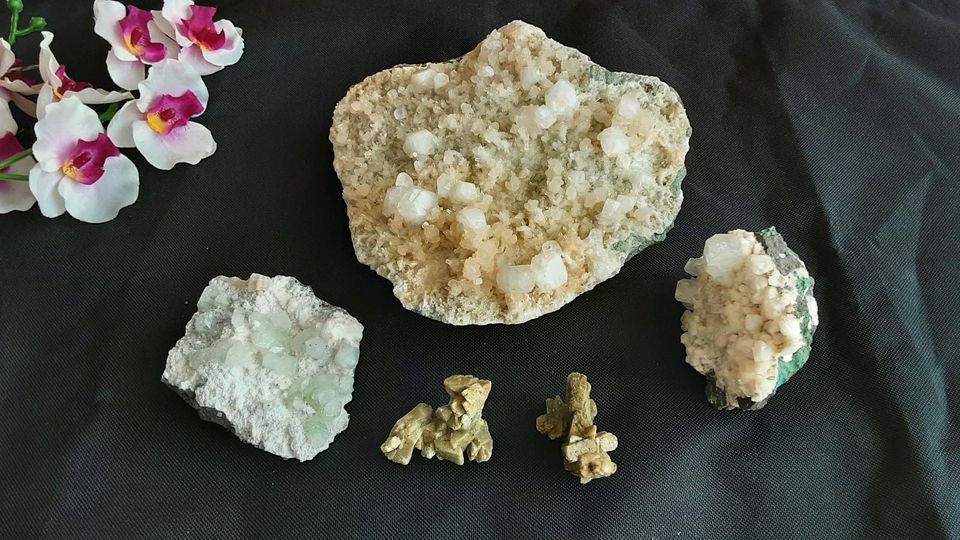 Zeolith Mineralien aus Indien im Konvolut in Herford