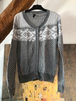 Süße Strickjacke Cardigan grau weiß muster knöpfe langarm Strick Rheinland-Pfalz - Koblenz Vorschau