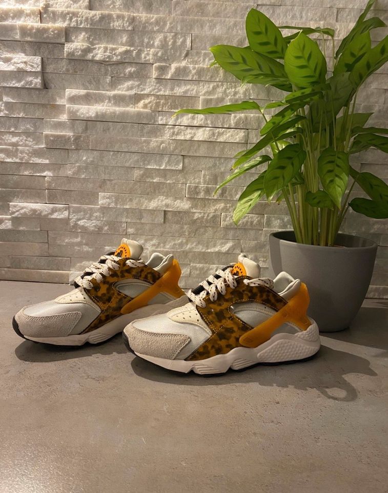 Nike Air Huarache Gr. 37,5 in Oberhausen