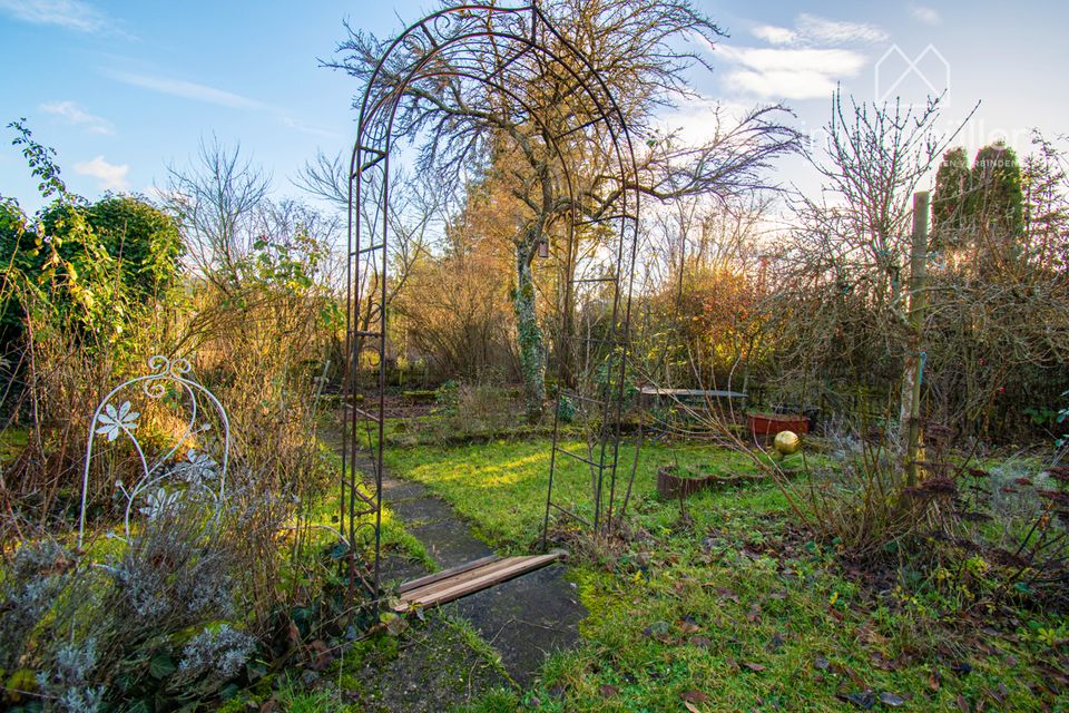 Gepflegtes Einfamilienhaus mit traumhaftem Garten in ruhiger Lage von Steinborn! in Eisenberg 