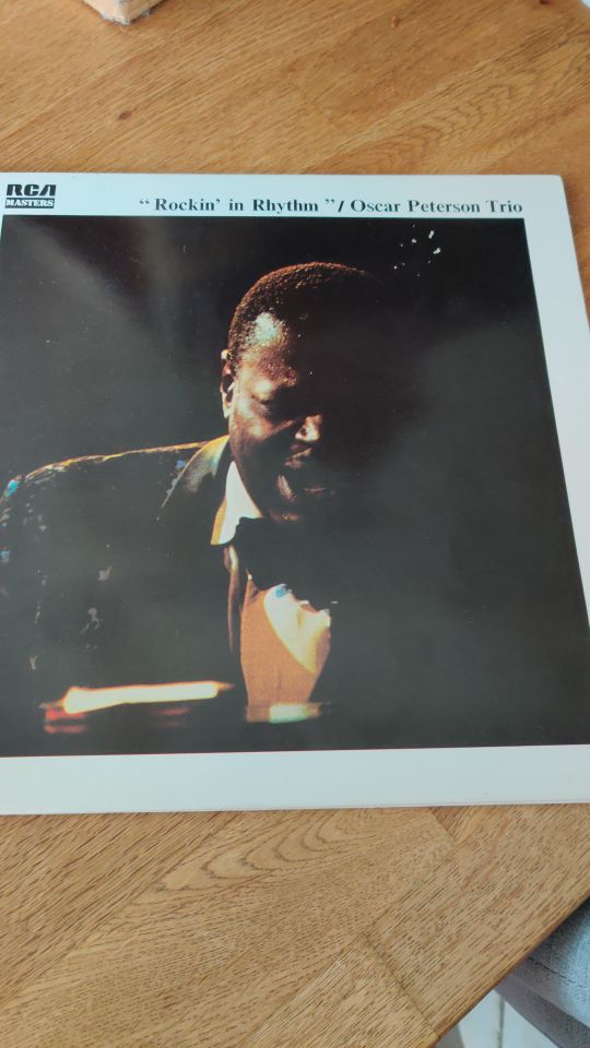 Schallplatte mit handgeschriebenem Autogramm von Oscar Peterson in Hamburg