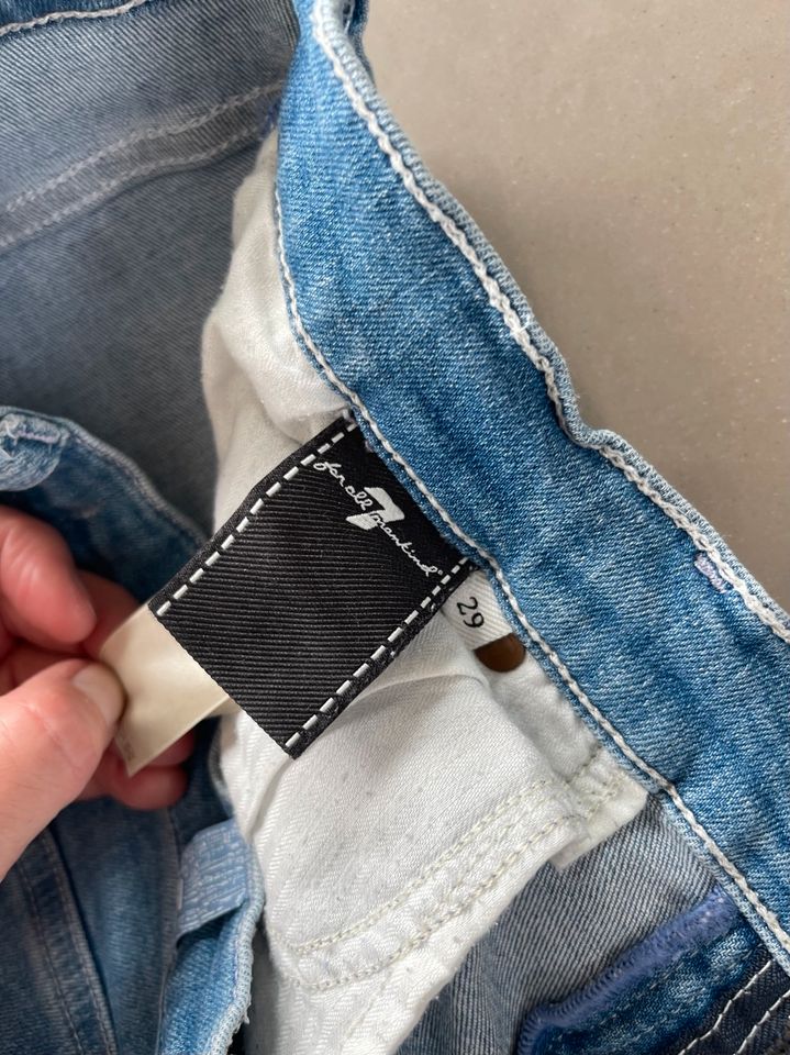 7 for all mankind Jeans hellblau Gr. 29 in Mörfelden-Walldorf