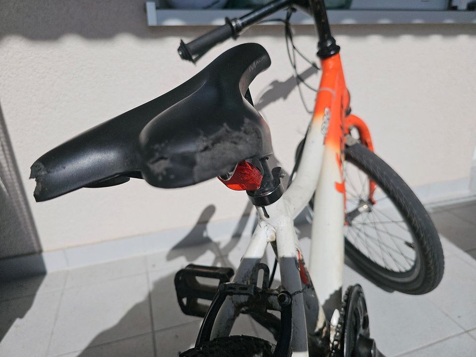 20zoll fahrrad für Wunsch kann ich einen neuen Sitz mitgeben in Pforzheim