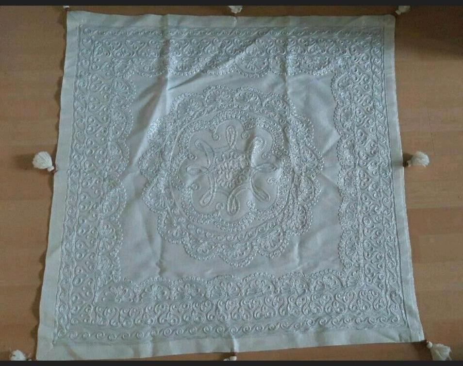 Tischdecke cremeweiß  silber Stickerei orientalisch 83x83 in Passau