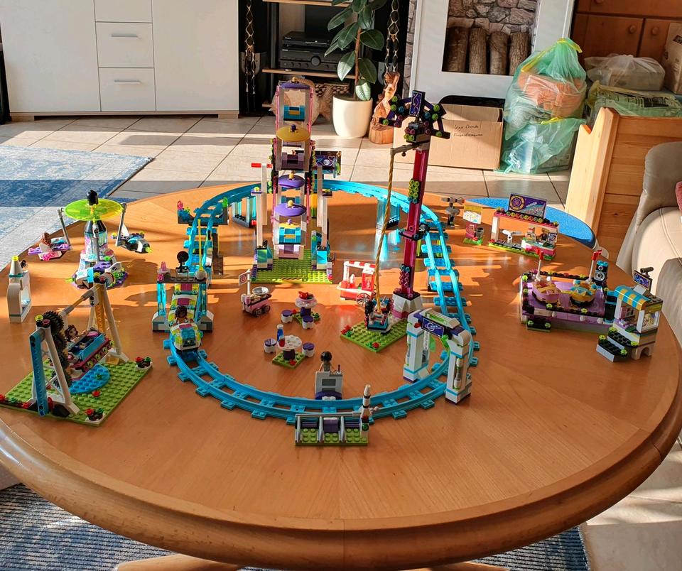 Lego Friends großer Freizeitpark + Autoscooter + Karussel in Hamburg