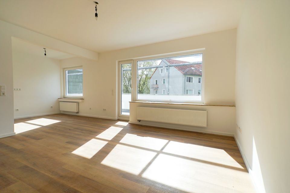 Kernsanierte 4-Zimmer-Wohnung mit Dachterrasse und Parkplatz in Köln-Niehl in Köln