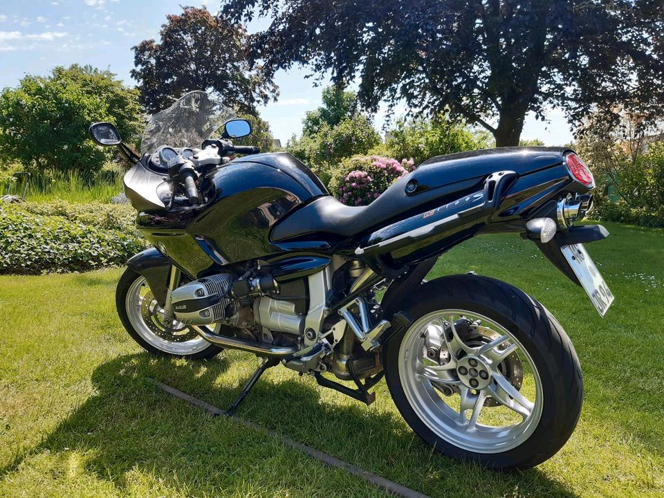 BMW R1100S inkl. Tourenkoffer und anderem Zubehör. in Dörverden