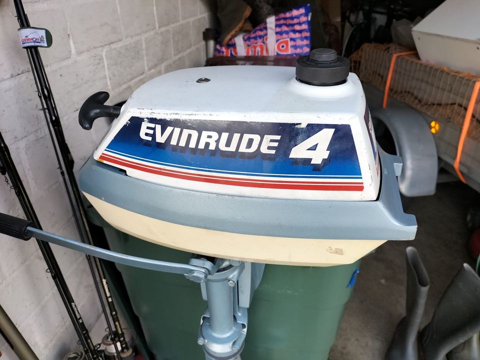 Anglerboot mit Evinrude 4 Ps in Rees